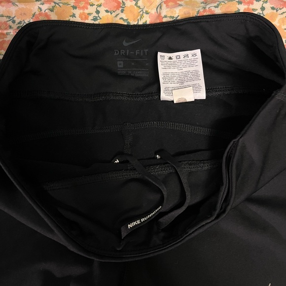 Black nike 7/8 length running leggings - Picture 2 of 7